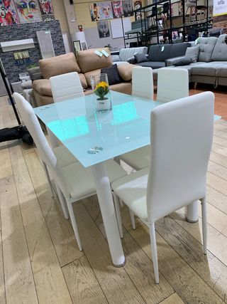 Mesa Comedor Cristal + 6 Sillas Piel Sintética