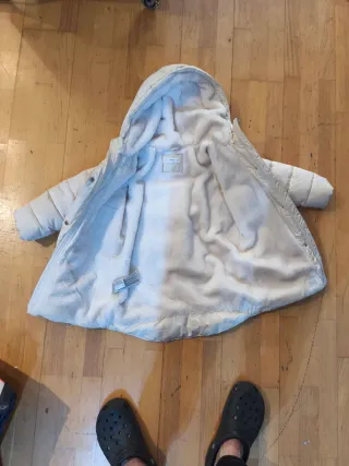 Anorak Mango niña T.122 poco uso color clarito