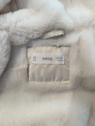 Anorak Mango niña T.122 poco uso color clarito