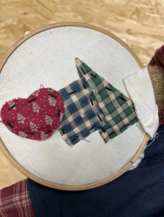 Osa de peluche con vestido, música y movimiento