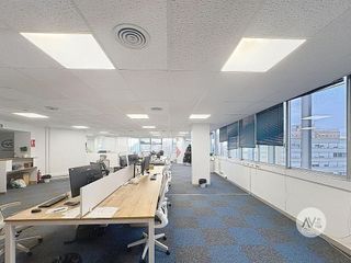 Oficina en alquiler en El Raval en Barcelona