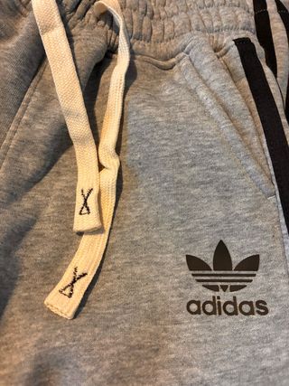 Abbigliamento sportivo Adidas per bambini 130cm con etichette