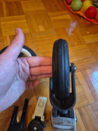 Ruedas Bugaboo y sujetadores capota