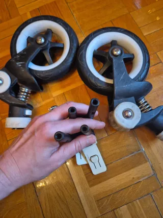 Ruedas Bugaboo y sujetadores capota