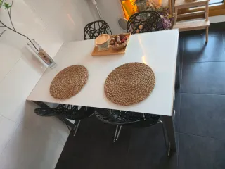 Mesa Comedor Cristal Blanco Extensible y 4 sillas