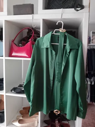 Camisa verde y regalo