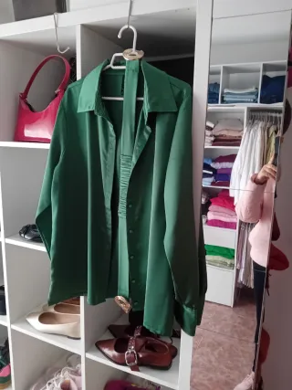 Camisa verde y regalo