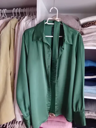 Camisa verde y regalo