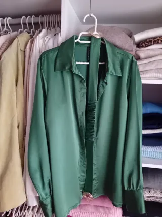 Camisa verde y regalo