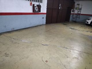 Garaje en venta en El Turó de la Peira en Barcelona