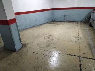 Garaje en venta en El Turó de la Peira en Barcelona