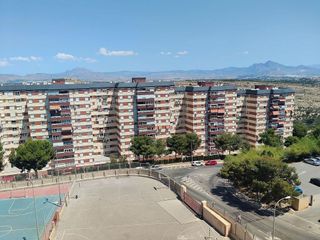 Piso en venta en Juan XXIII en Alicante