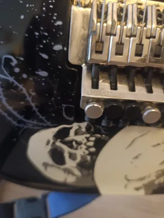 Guitarra Heart Art Custom Calaveras Seymour Duncan