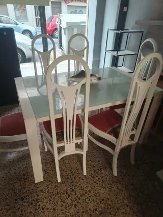 Mesa extensible y 6 sillas