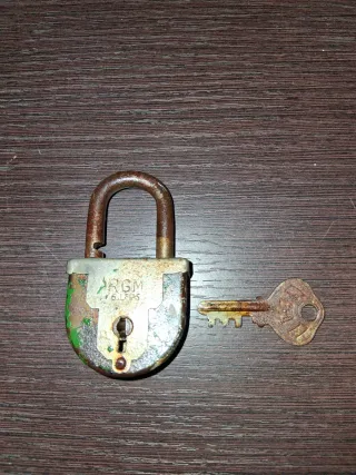 Candado antiguo RGM con llave