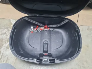 Baúl Top Case Shad Negro 46 y herrajes para z750