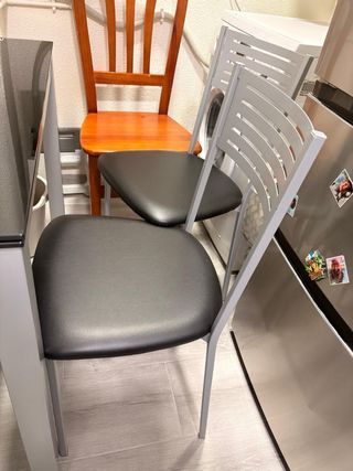 Mesa extensible y 2 sillas