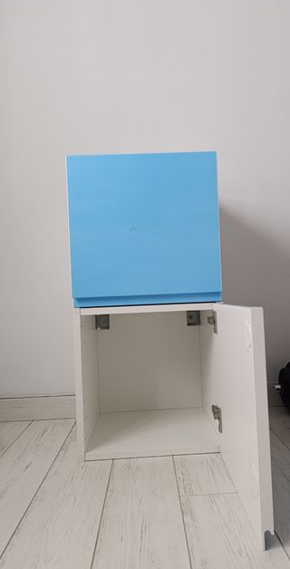 Armario de pared blanco sin estrenar