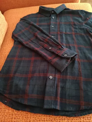 Camiseta niño cuadros azul y rojo Talla: 9/10 años