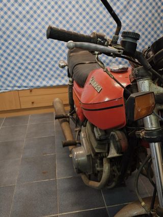 Moto Laverda 350 cc Roja