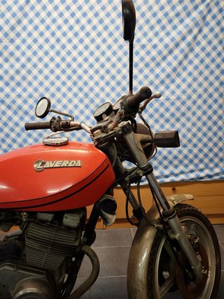 Moto Laverda 350 cc Roja