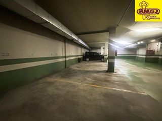 Garaje en venta en Ensanche - Sar en Santiago de Compostela