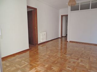 Piso en alquiler en Castillejos en Madrid