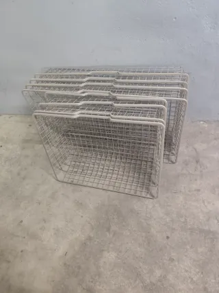Cestas metálicas apilables para armario