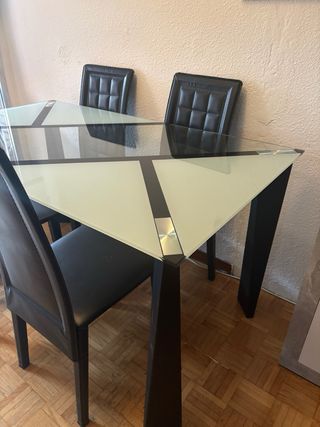 Mesa comedor y 4 sillas