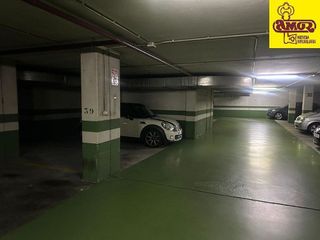 Garaje en venta en Ensanche - Sar en Santiago de Compostela