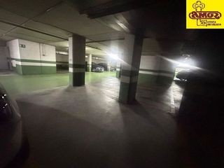 Garaje en venta en Ensanche - Sar en Santiago de Compostela