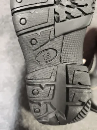 Botas niño velcro T.33 a estrenar*