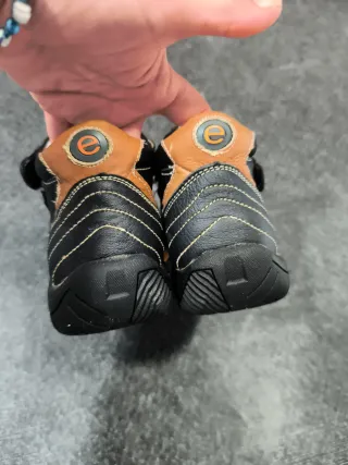 Botas niño velcro T.33 a estrenar*