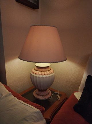 Lámpara de mesa cerámica y tela