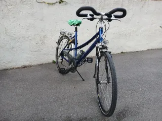 Dos bicicletas deportivas hombre y mujer
