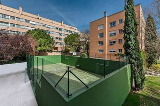Piso en alquiler en Piovera - Conde Orgaz en Madrid