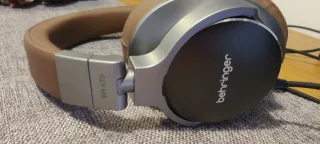 Auriculares de estudio Behringer BH 470 Marrón