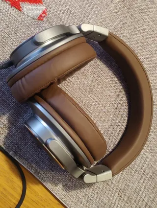 Auriculares de estudio Behringer BH 470 Marrón