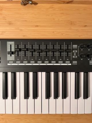 Controlador MIDI M-Audio Code 49
