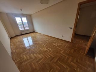 Piso en alquiler en Lugones en Siero