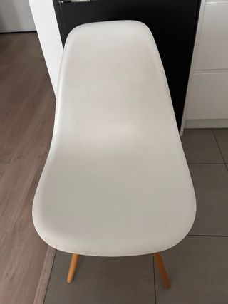 4 Sillas Comedor Nórdicas Blancas y Negras