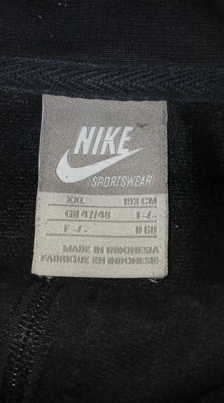 Chaqueta deportiva Nike negra