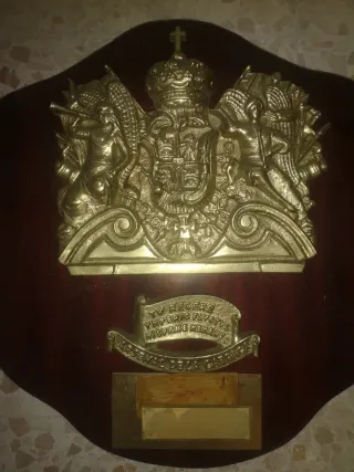 Metopa Grande Escudo Militar Bronce