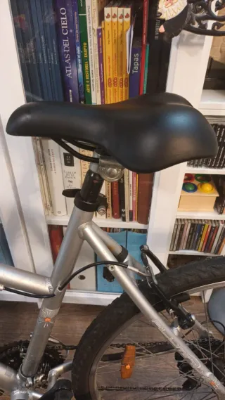 Bicicleta Decathlon plateada talla M