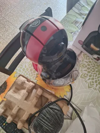 Cafetera Dolce Gusto Roja krups mini me.