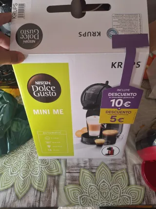 Cafetera Dolce Gusto Roja krups mini me.