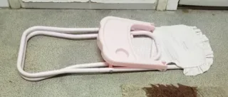 Trona para muñeca rosa