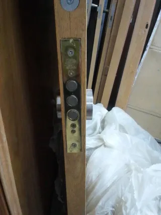 Puerta de madera moderna