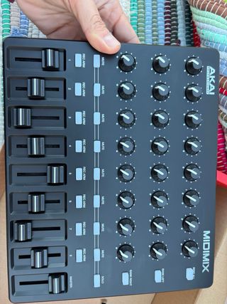 Akai MIDIMIX Controlador DJ NUEVO