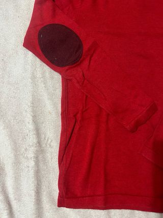 Jersey Rojo con Parches en Codos